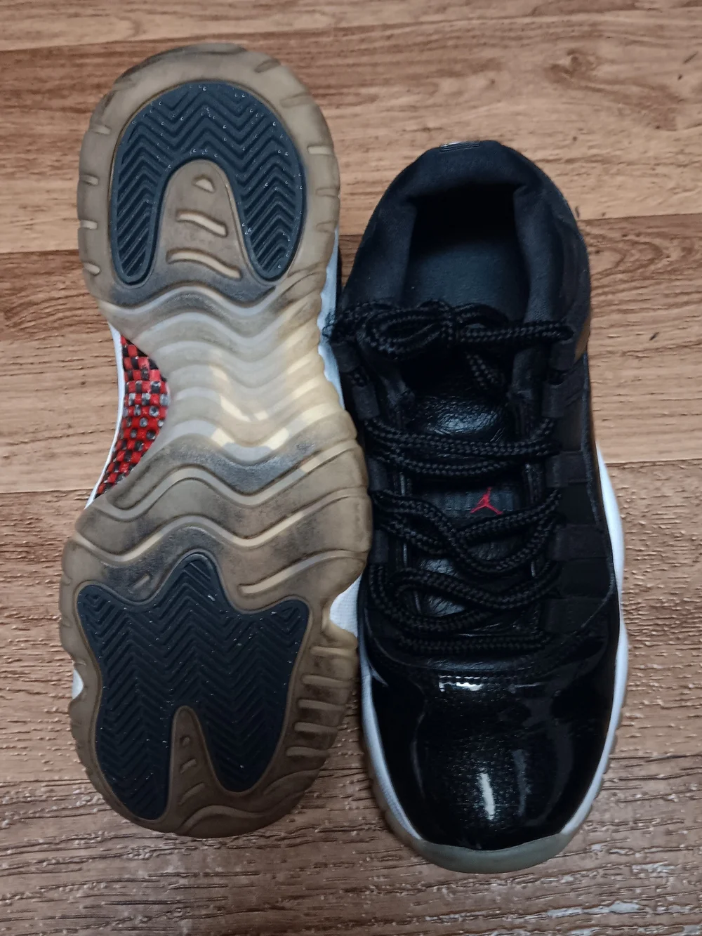 NIKE AIR JORDAN  11 XI Retro Low  72-10 Black Gym Red  528896 001 Sneakers SZ 6Y